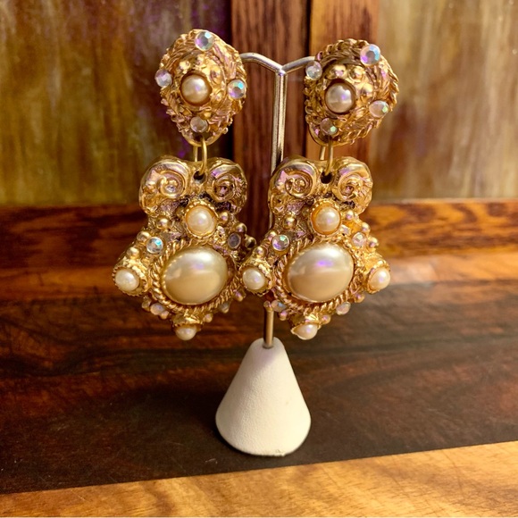 1980’s Vintage Glass Pearl Gold Plate Clip On Earrings Fit For a Queen - Picture 2 of 8